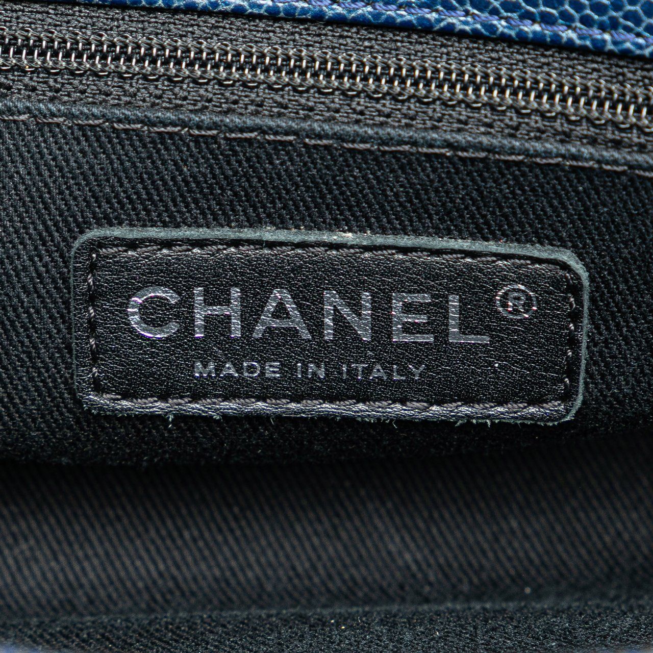 Chanel Quilted Iridescent Caviar Chic Shopping Tote Blauw