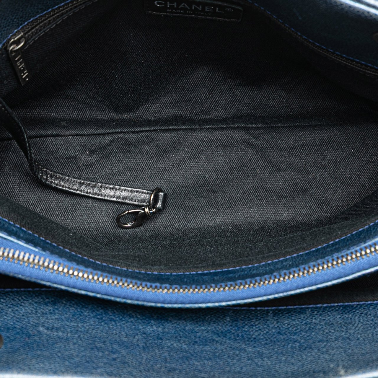 Chanel Quilted Iridescent Caviar Chic Shopping Tote Blauw