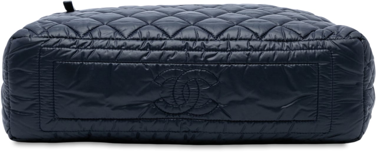 Chanel Quilted Nylon Coco Cocoon Hobo Blauw