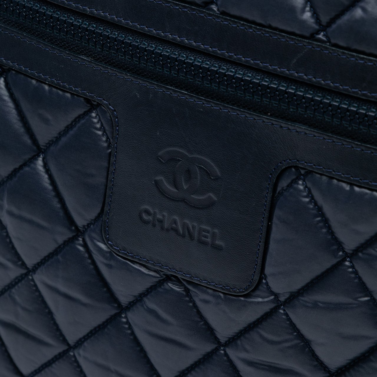Chanel Quilted Nylon Coco Cocoon Hobo Blauw