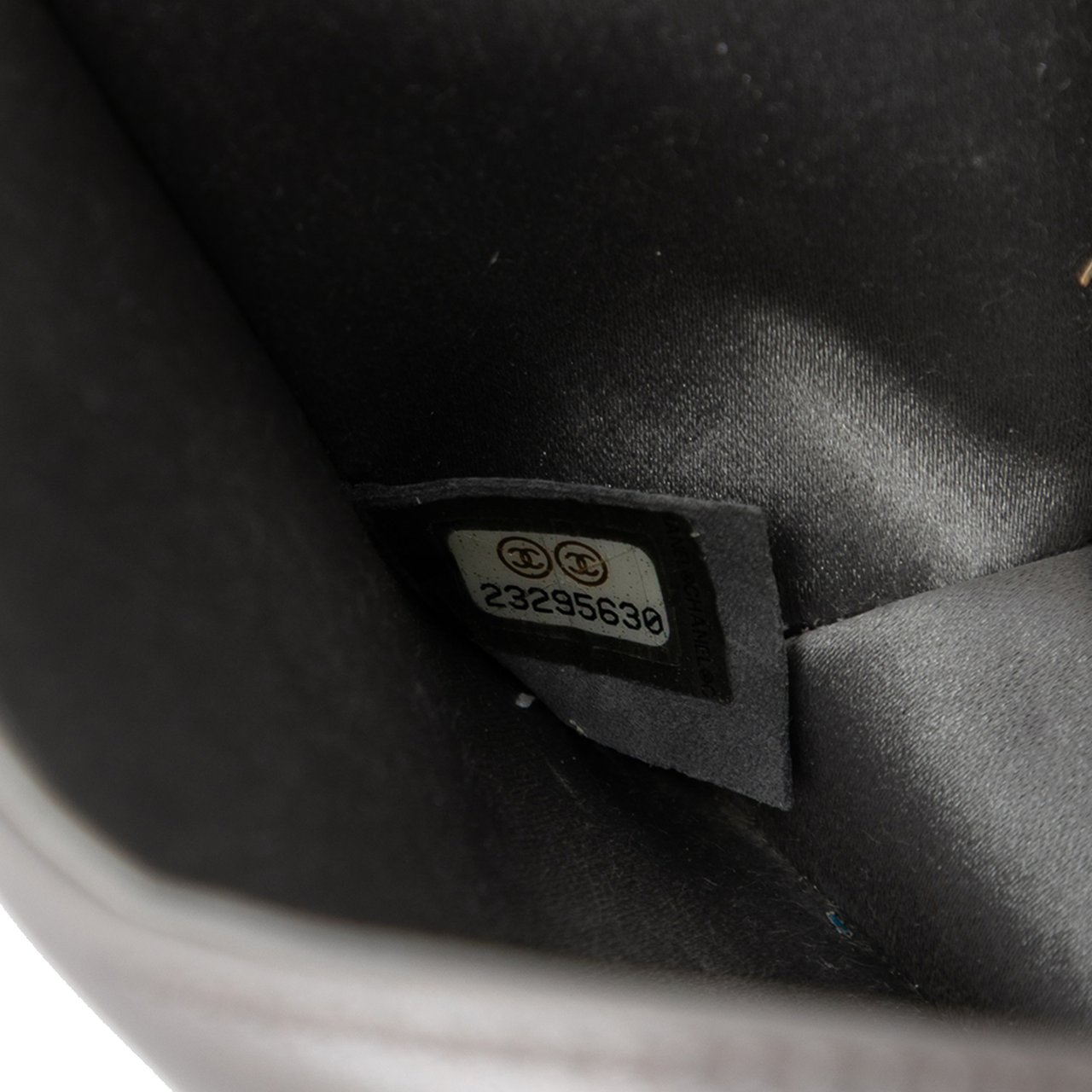 Chanel Small Lambskin Chocolate Bar CC Piercing Studded Chain Flap Grijs