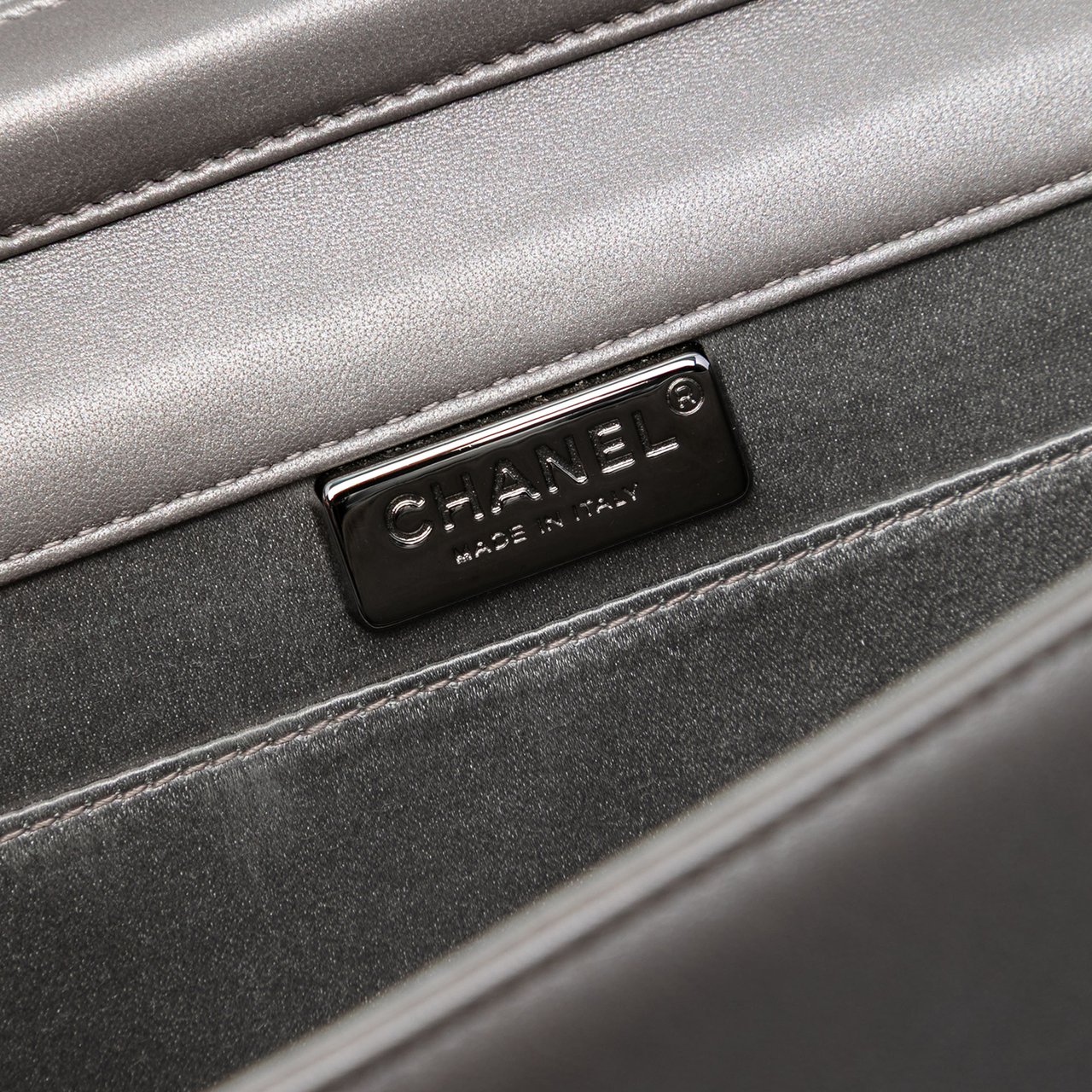 Chanel Small Lambskin Chocolate Bar CC Piercing Studded Chain Flap Grijs