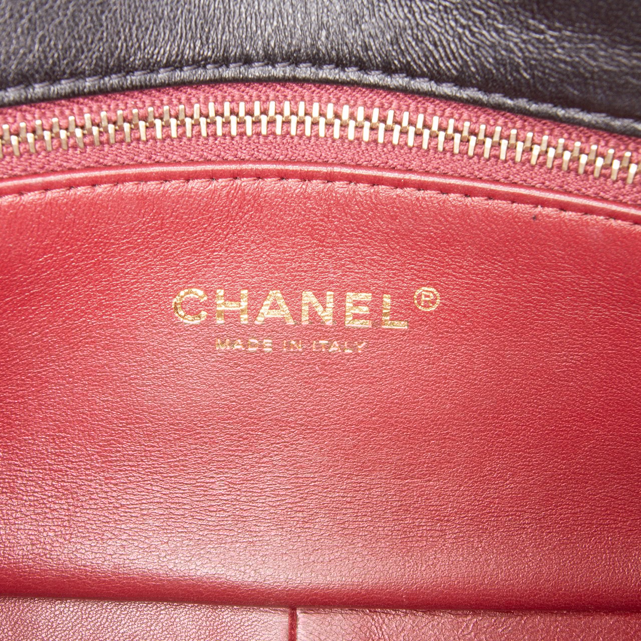 Chanel Small Quilted Lambskin Resin Pearl Chain Flap Zwart
