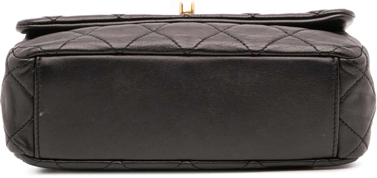 Chanel Small Quilted Lambskin Resin Pearl Chain Flap Zwart