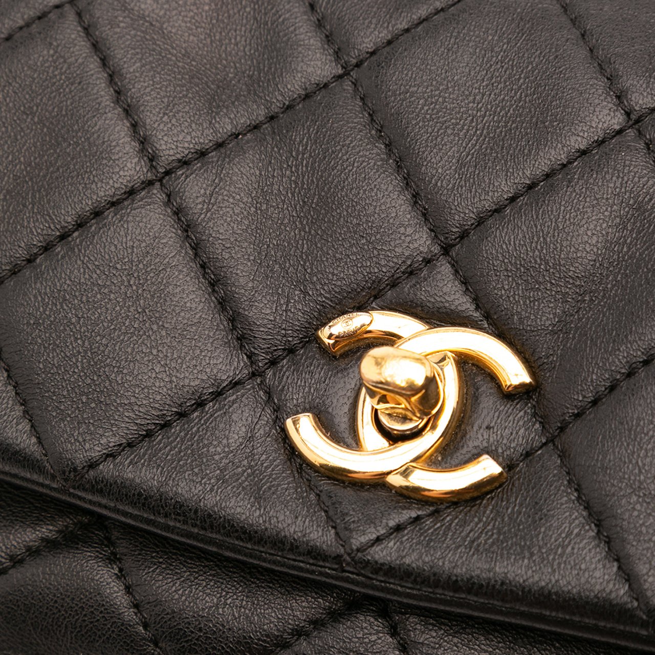Chanel Small Quilted Lambskin Resin Pearl Chain Flap Zwart