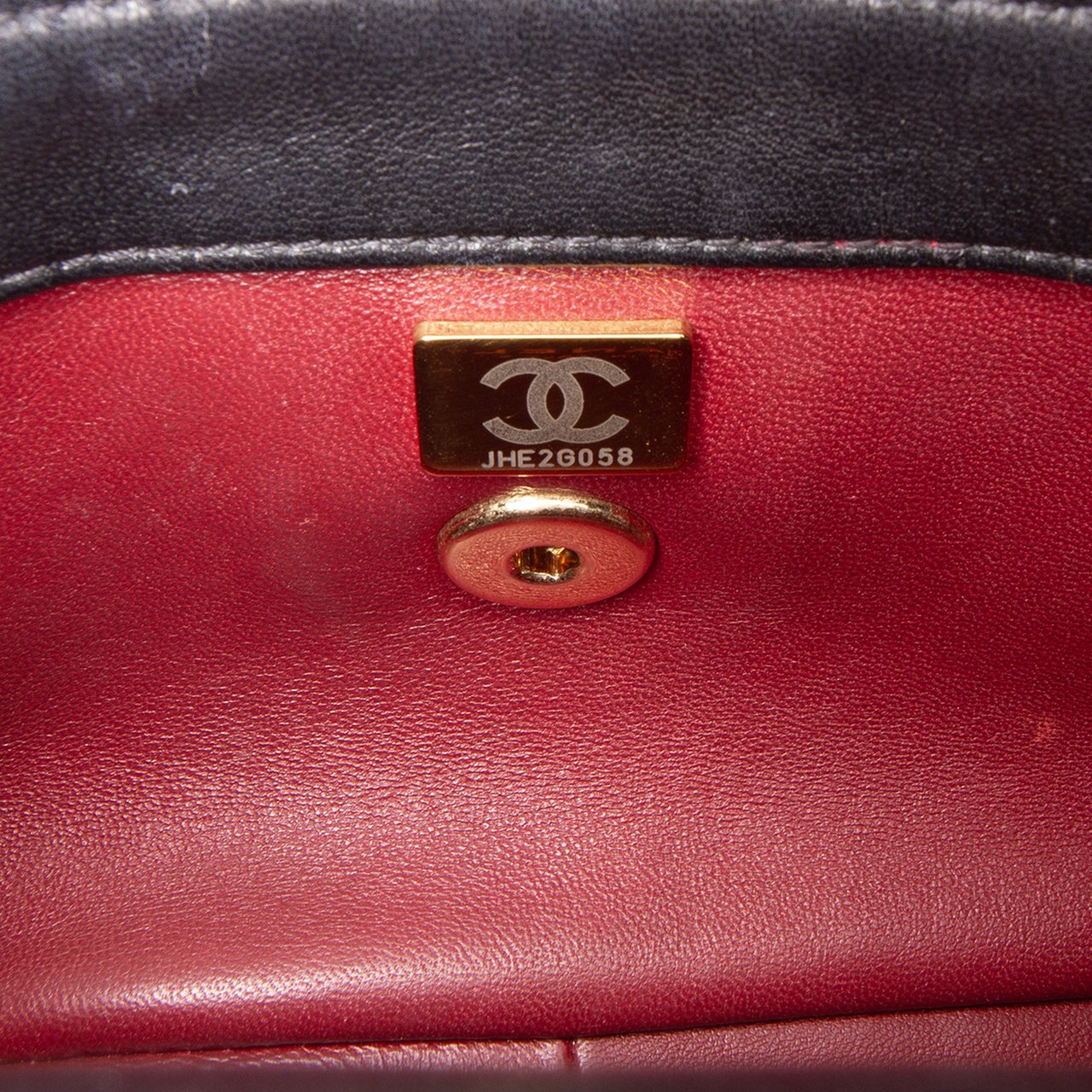 Chanel Small Quilted Lambskin Resin Pearl Chain Flap Zwart