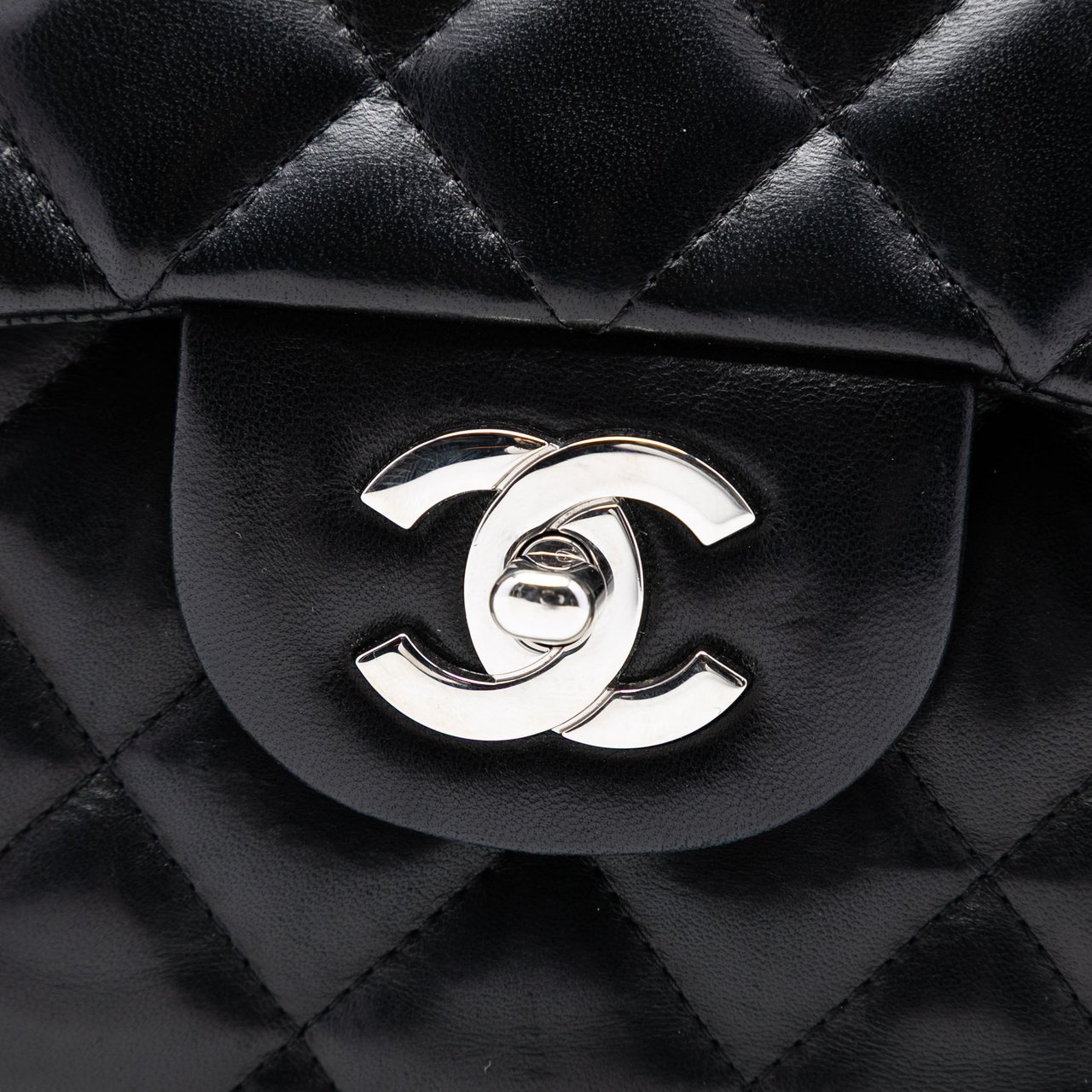Chanel Jumbo Classic Lambskin Single Flap Zwart