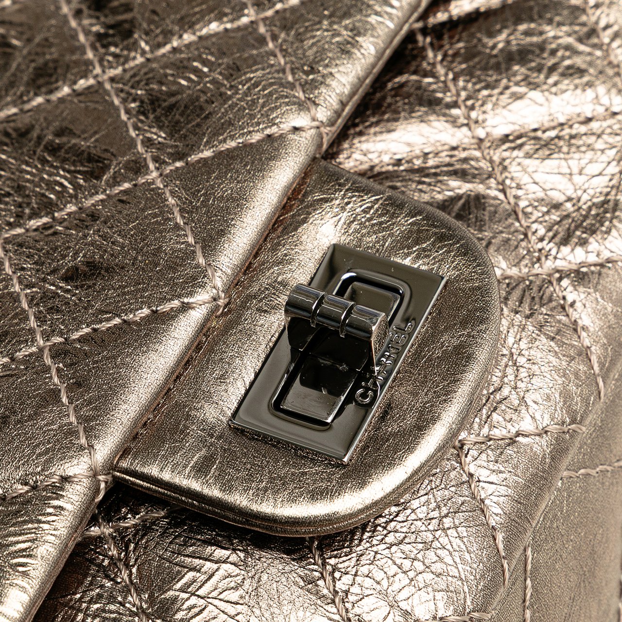 Chanel Reissue 2.55 Aged Metallic Calfskin Double Flap 225 Bruin