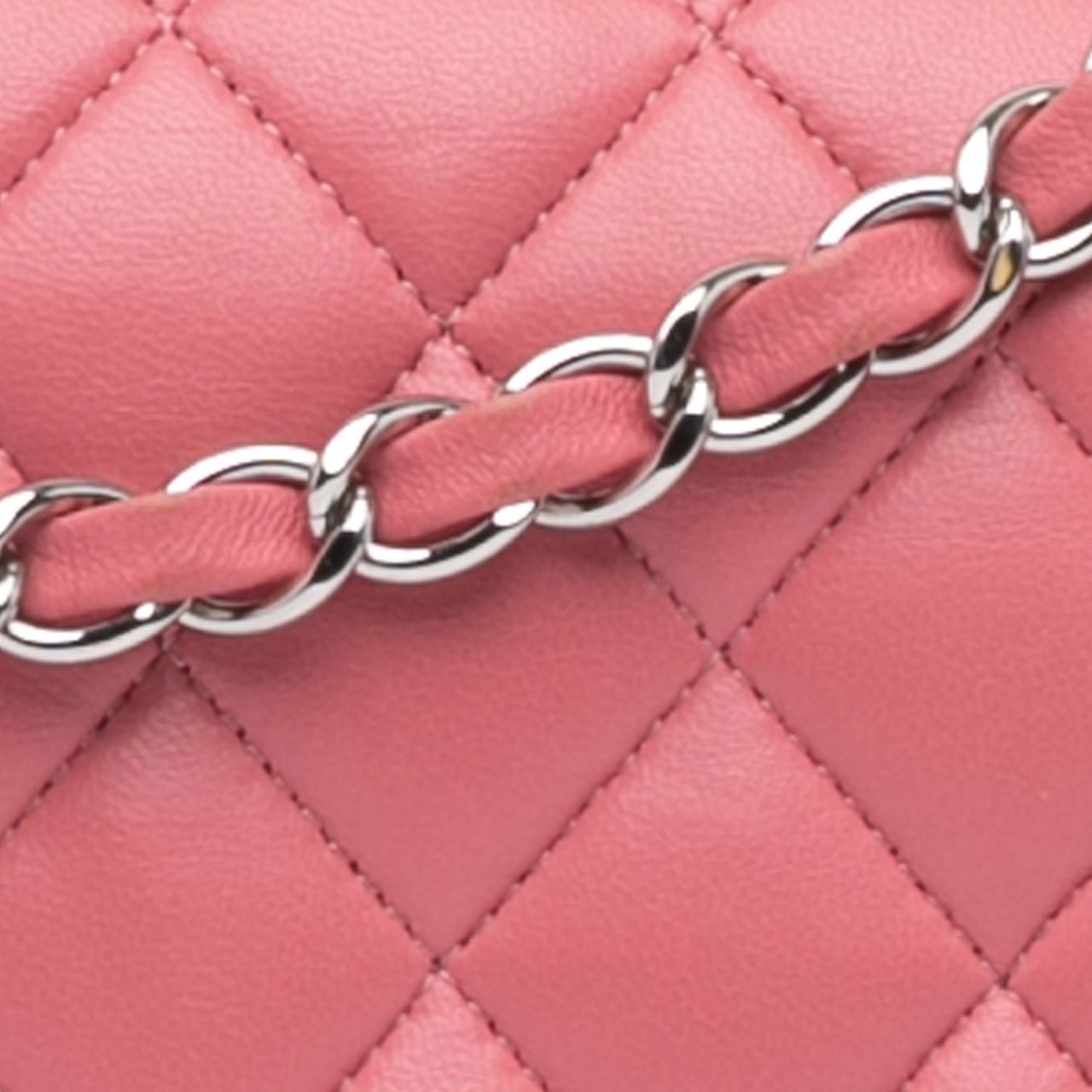 Chanel Medium Classic Lambskin Double Flap Roze