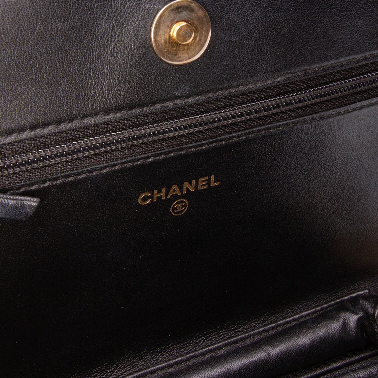 Chanel Quilted Caviar Boy Wallet on Chain Zwart