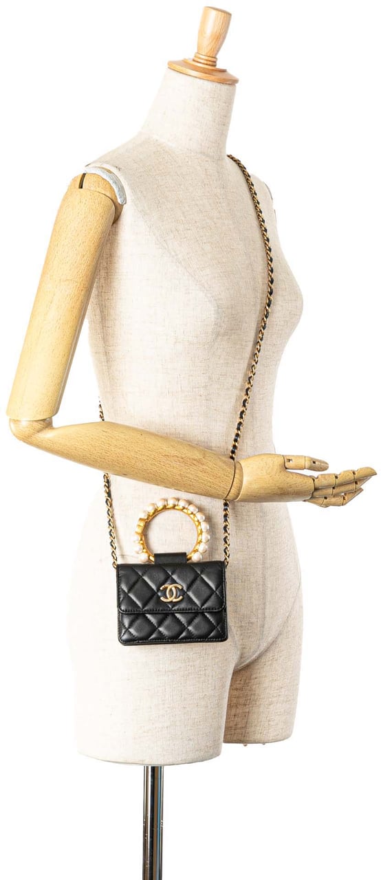 Chanel Quilted Lambskin Pearl Crown Clutch On Chain Zwart