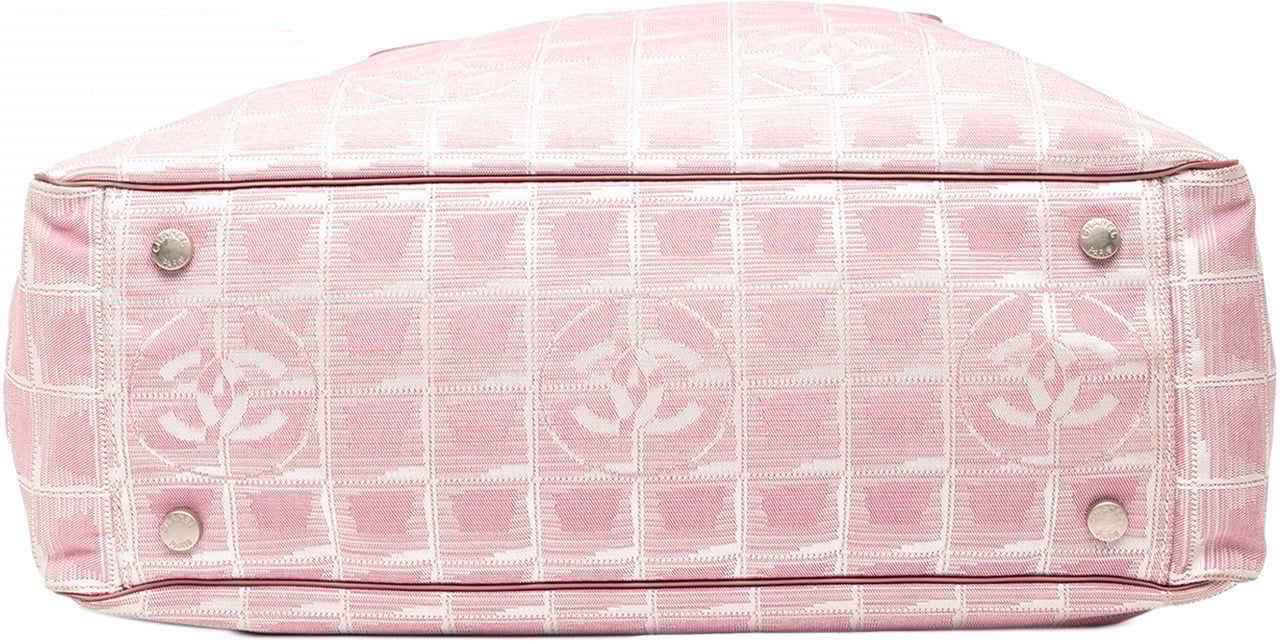 Chanel New Travel Line Nylon Tote Roze