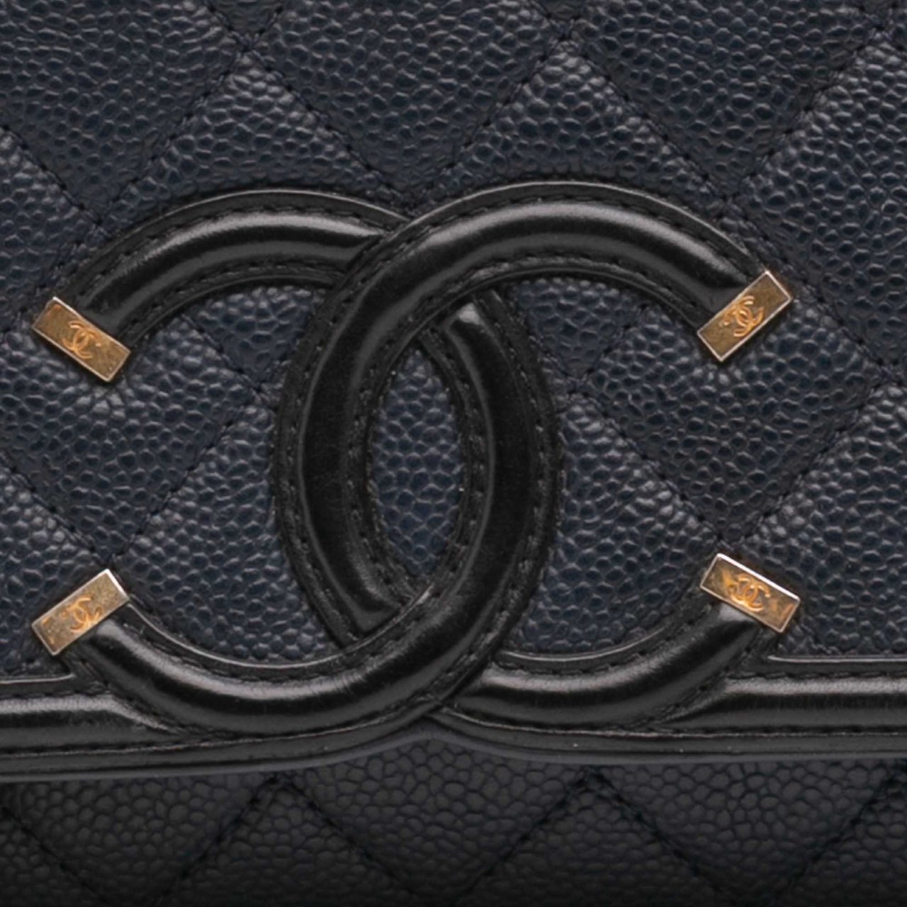 Chanel Medium Bicolor Caviar CC Filigree Flap Blauw
