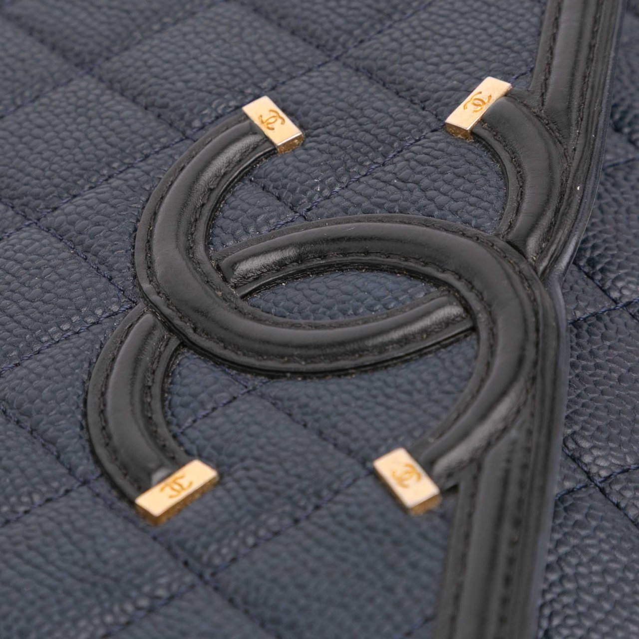 Chanel Medium Bicolor Caviar CC Filigree Flap Blauw