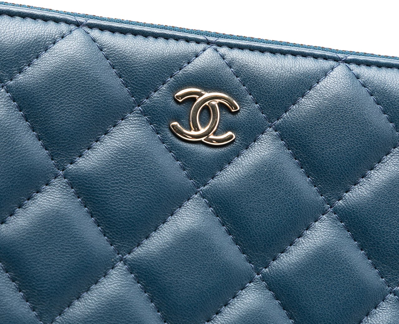 Chanel Large Quilted Lambskin La Habana O Case Clutch Blauw