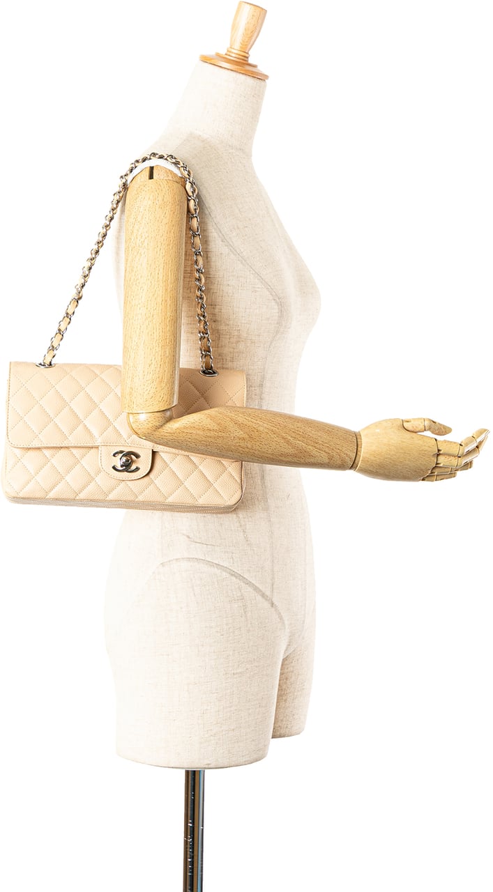 Chanel Medium Classic Caviar Double Flap Bruin
