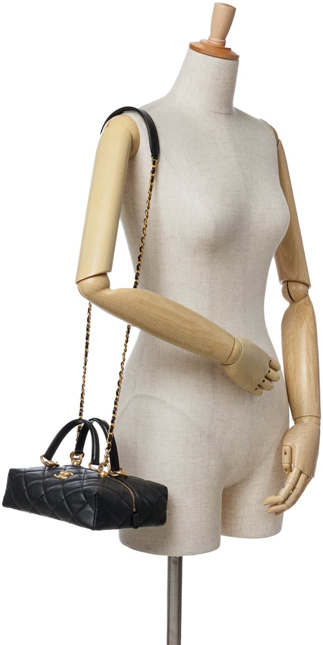 Chanel Métiers d'Art CC Quilted Lambskin Box Top Handle Satchel Zwart