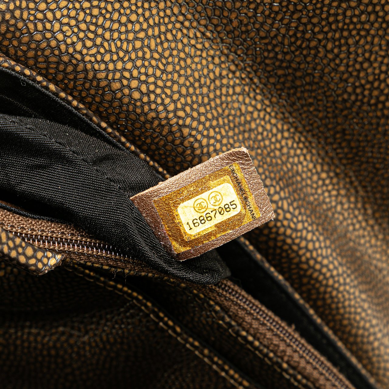 Chanel CC Metallic Caviar Half Moon Wallet on Chain Goud