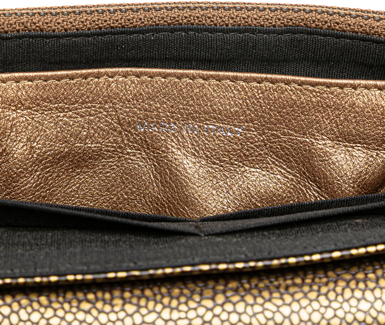 Chanel CC Metallic Caviar Half Moon Wallet on Chain Goud