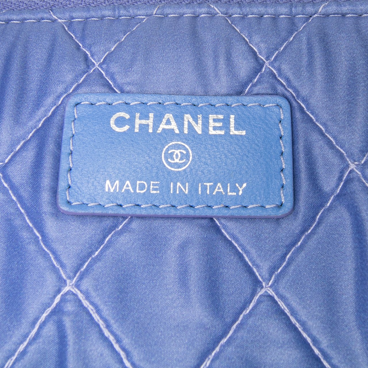 Chanel Medium Quilted Patent O Case Clutch Blauw