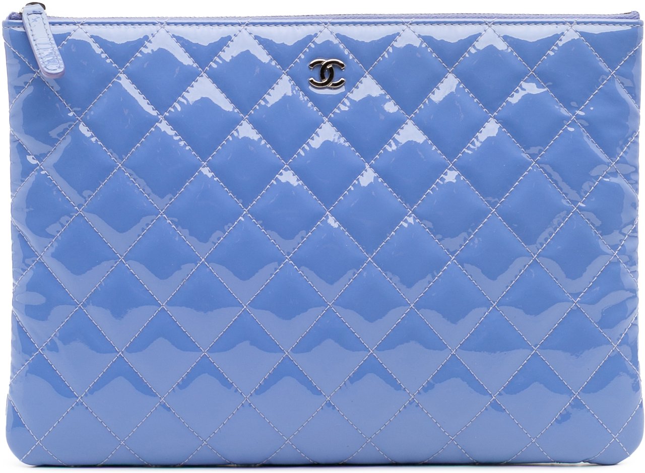 Chanel Medium Quilted Patent O Case Clutch Blauw