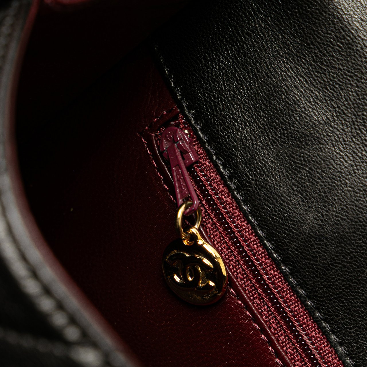 Chanel CC Quilted Lambskin Chain Flap Zwart