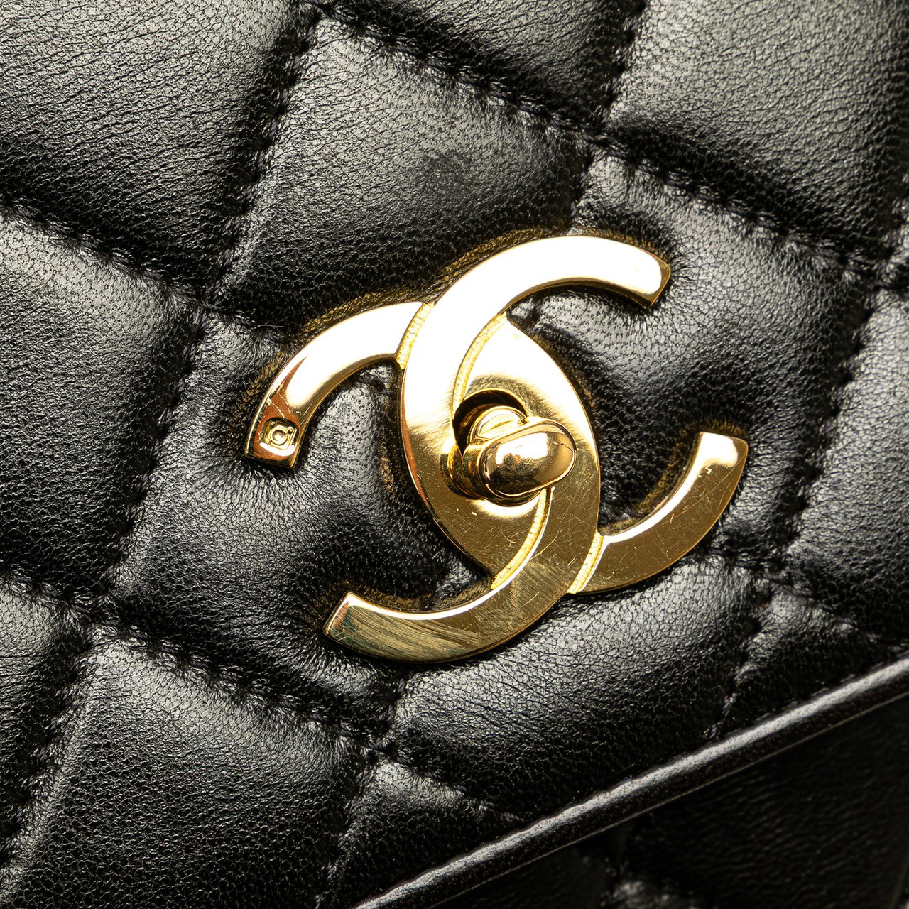 Chanel CC Quilted Lambskin Chain Flap Zwart