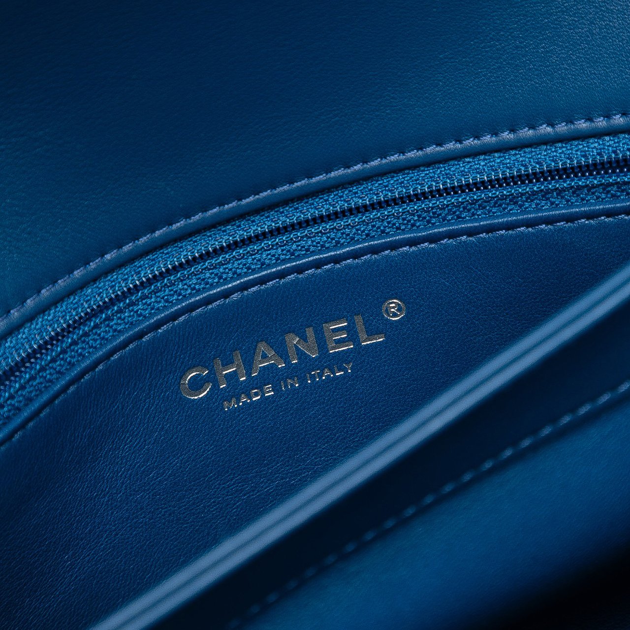 Chanel Medium Lambskin Trendy CC Top Handle Bag Blauw