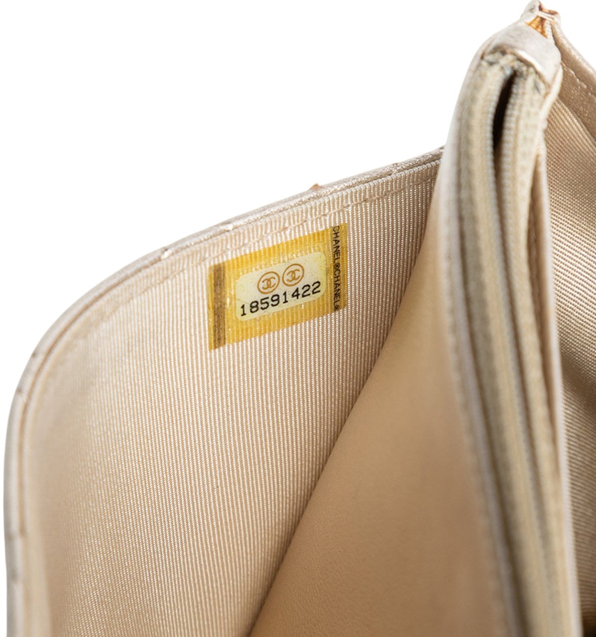 Chanel CC Quilted Metallic Lambskin Wallet on Chain Goud