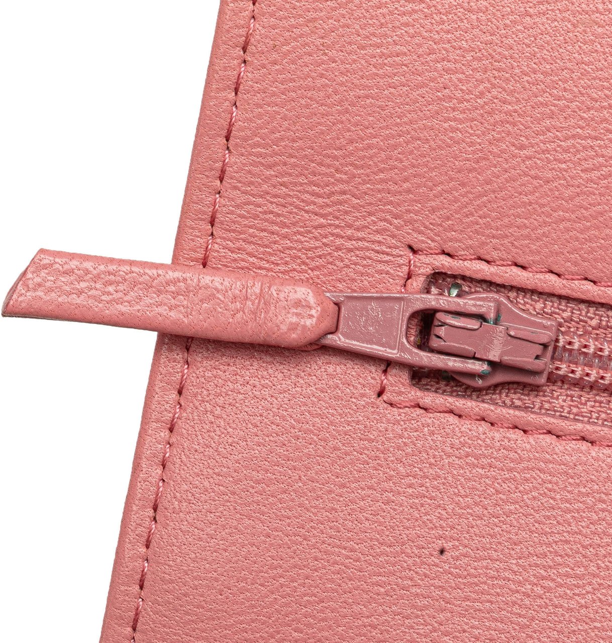 Chanel CC Embossed Lambskin Camellia Wallet On Chain Roze
