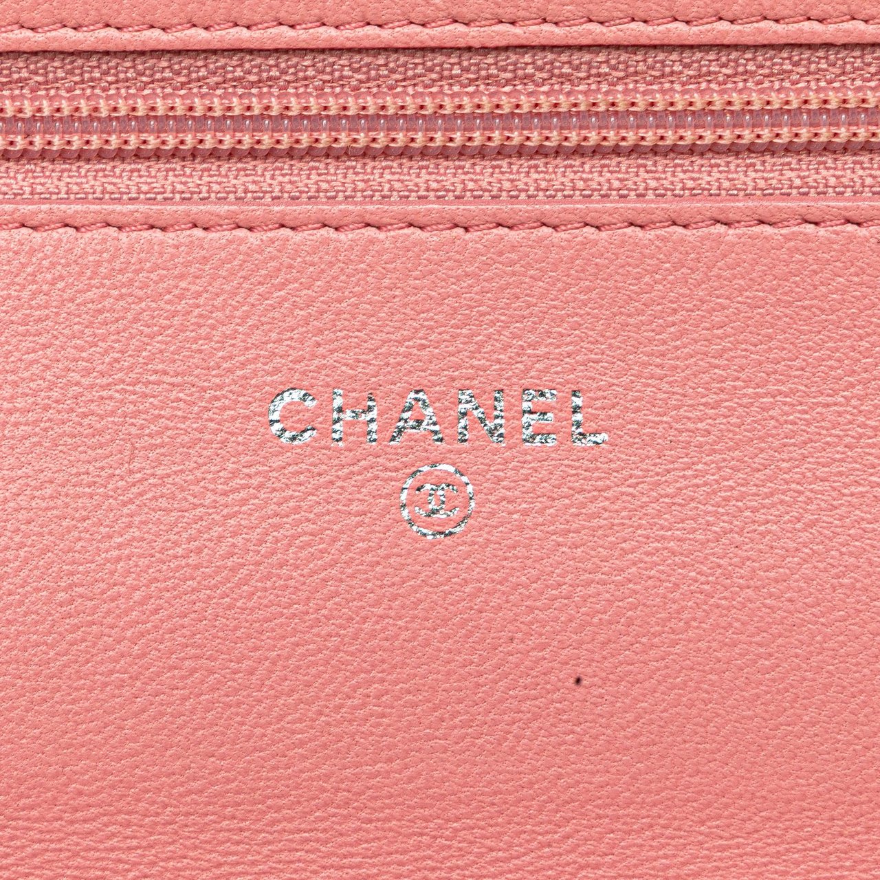 Chanel CC Embossed Lambskin Camellia Wallet On Chain Roze