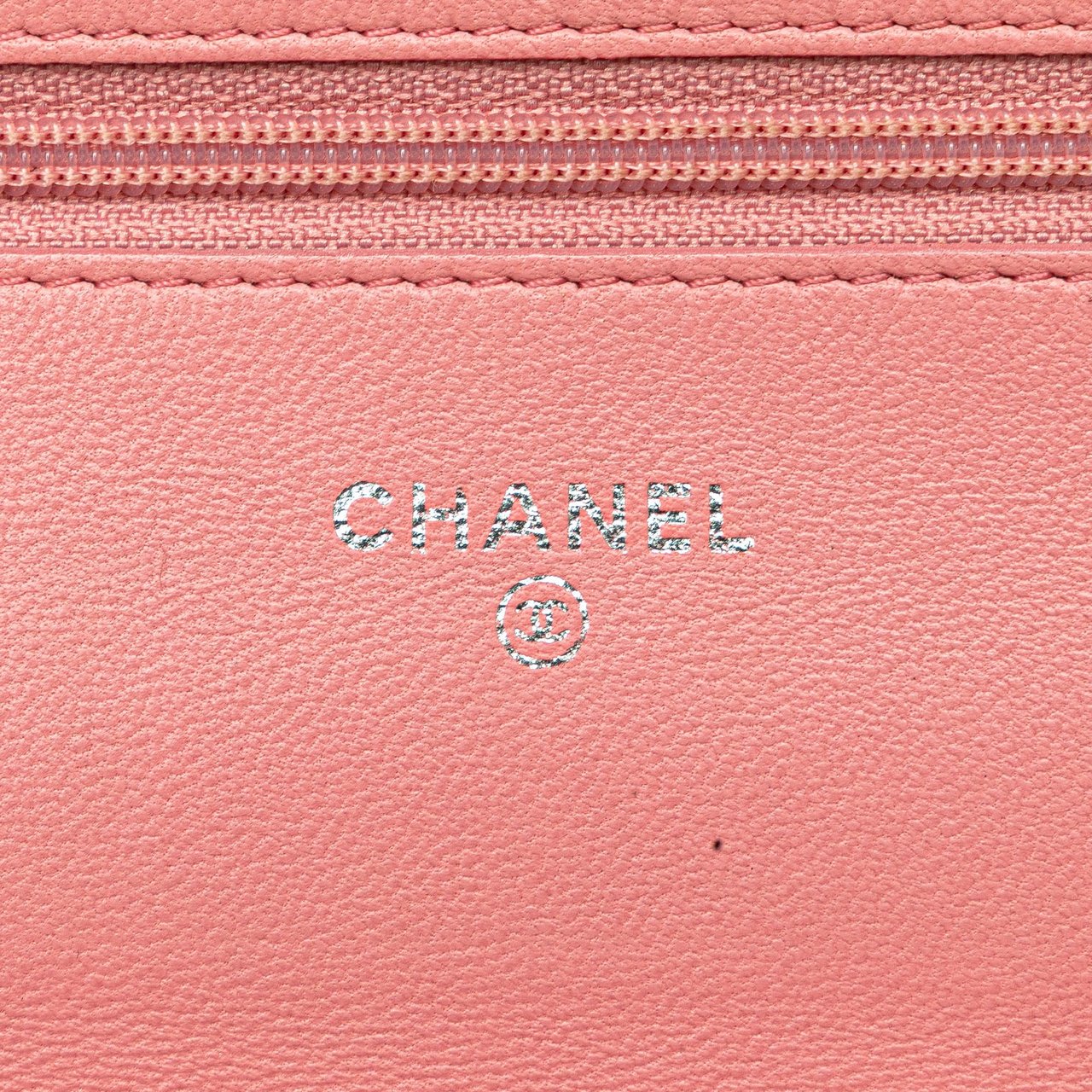 Chanel CC Embossed Lambskin Camellia Wallet On Chain Roze