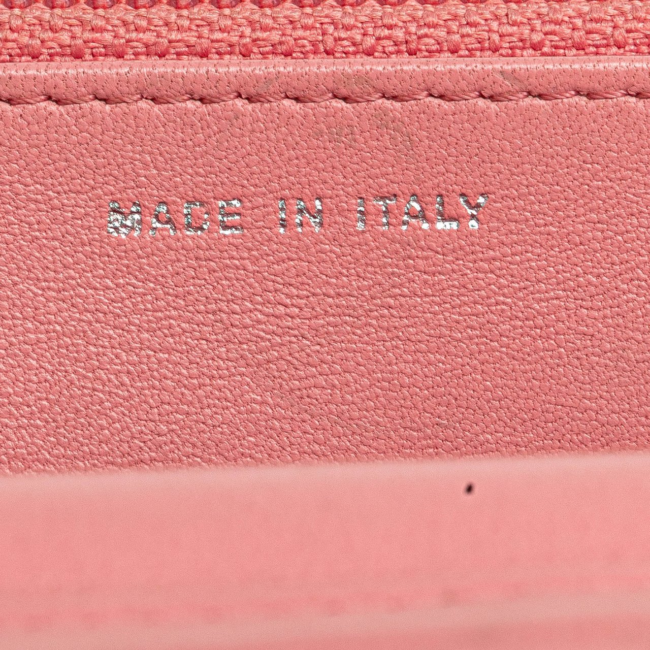 Chanel CC Embossed Lambskin Camellia Wallet On Chain Roze