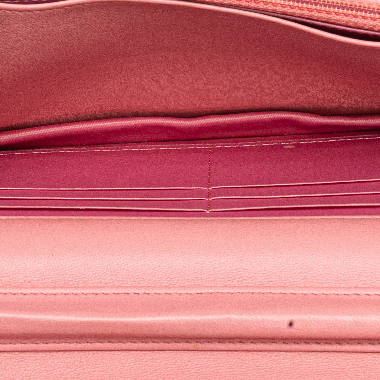 Chanel CC Embossed Lambskin Camellia Wallet On Chain Roze