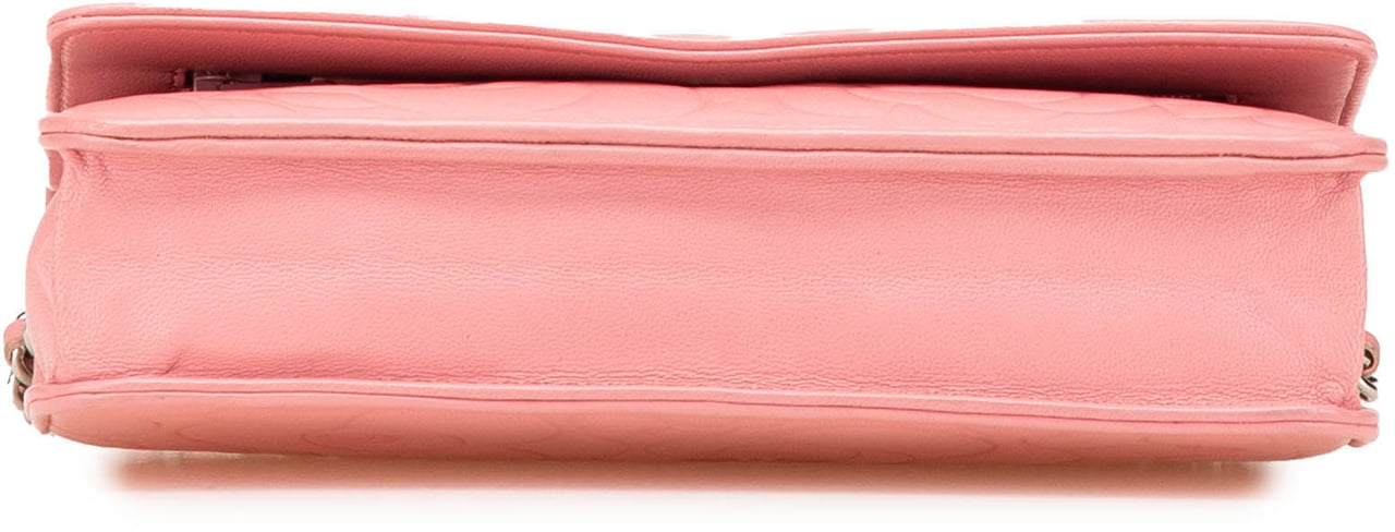 Chanel CC Embossed Lambskin Camellia Wallet On Chain Roze