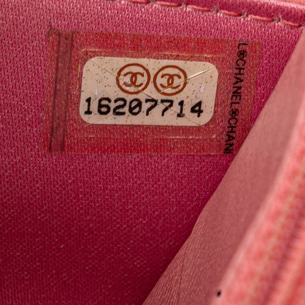 Chanel CC Embossed Lambskin Camellia Wallet On Chain Roze