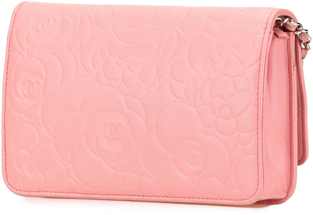Chanel CC Embossed Lambskin Camellia Wallet On Chain Roze