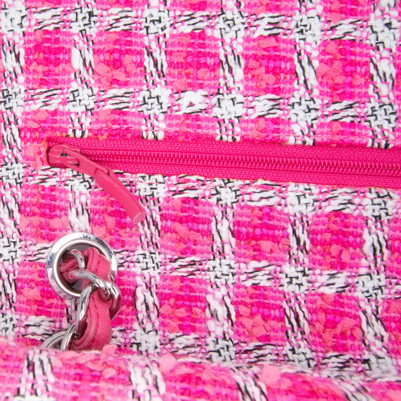 Chanel Jumbo Classic Tweed Double Flap Roze