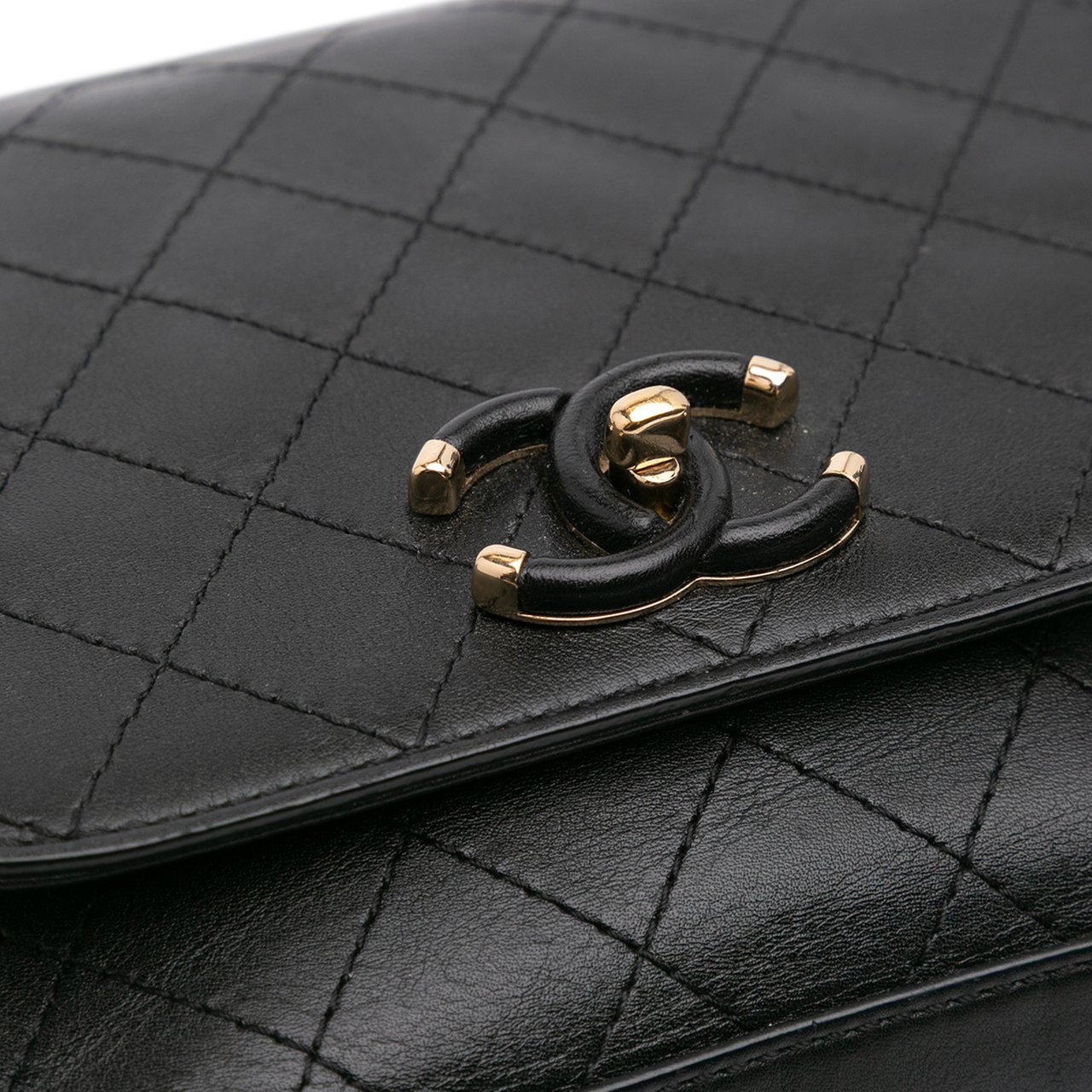 Chanel Small Stitched Calfskin Covered CC Flap Zwart