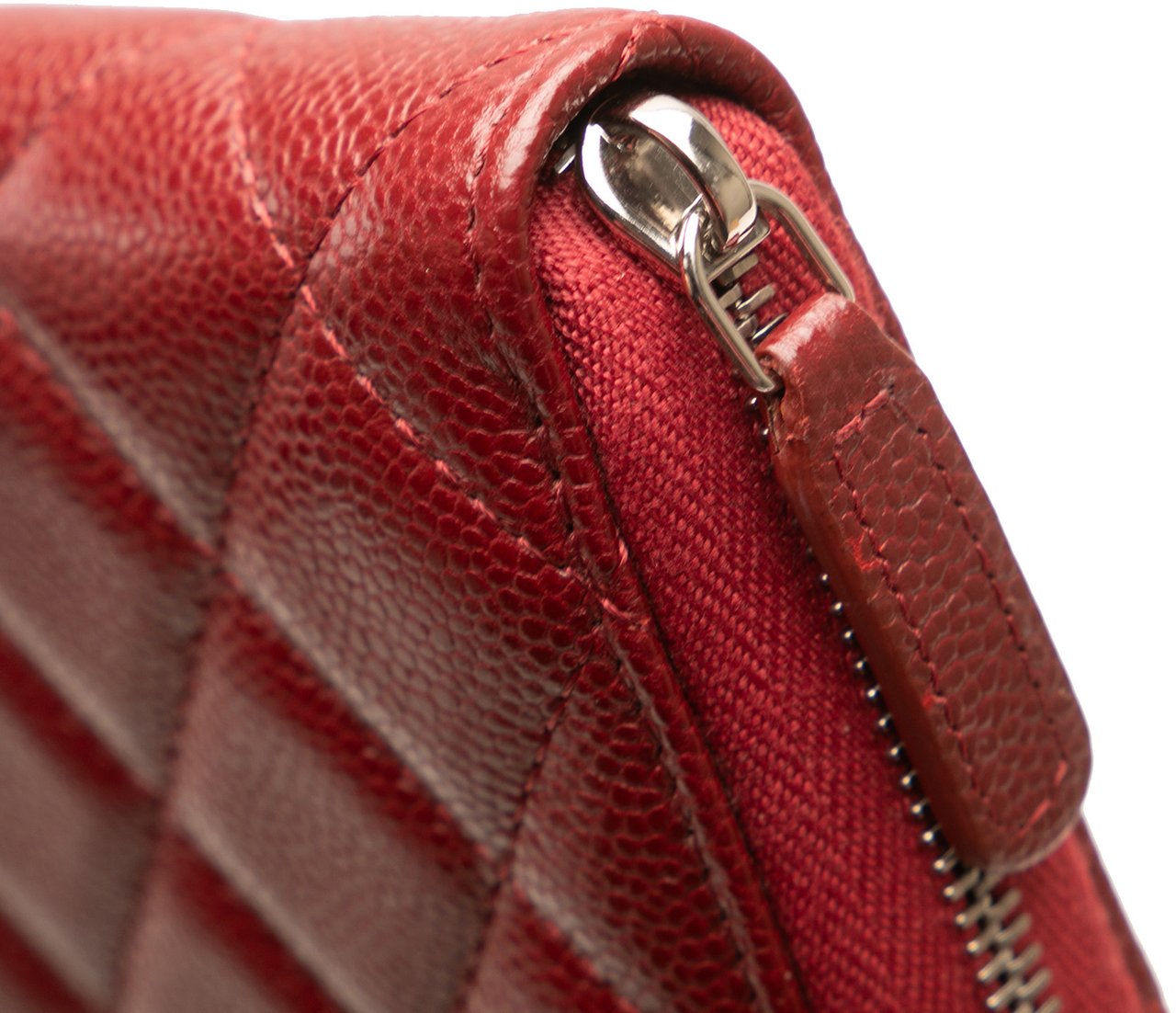 Chanel CC Quilted Caviar Zip Around Long Wallet Rood
