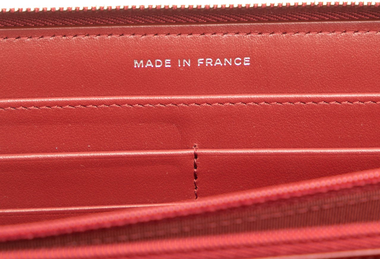 Chanel CC Quilted Caviar Zip Around Long Wallet Rood