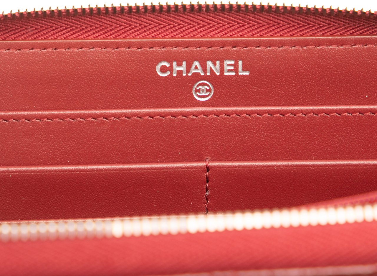 Chanel CC Quilted Caviar Zip Around Long Wallet Rood