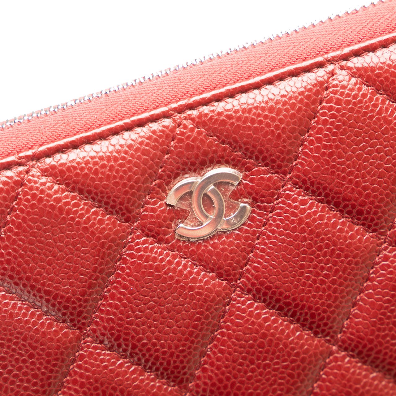 Chanel CC Quilted Caviar Zip Around Long Wallet Rood