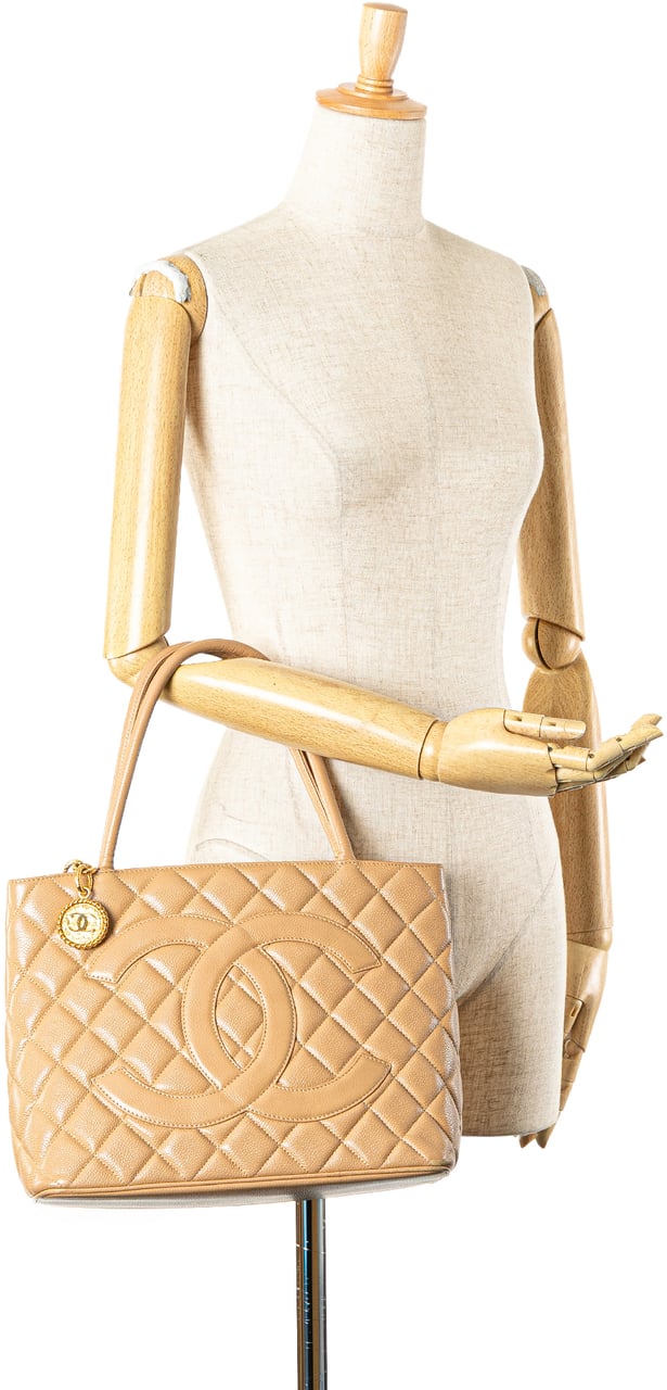 Chanel Caviar Medallion Tote Bruin
