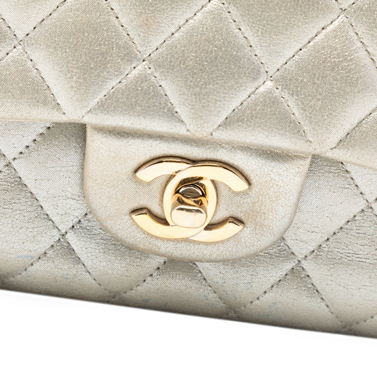 Chanel Medium Classic Iridescent Lambskin Double Flap Goud