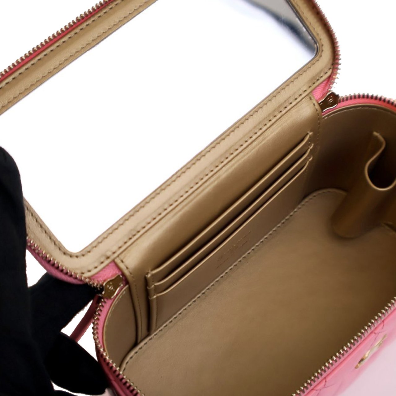 Chanel Small Quilted Lambskin Pearl Crush Vanity Case with Chain Roze