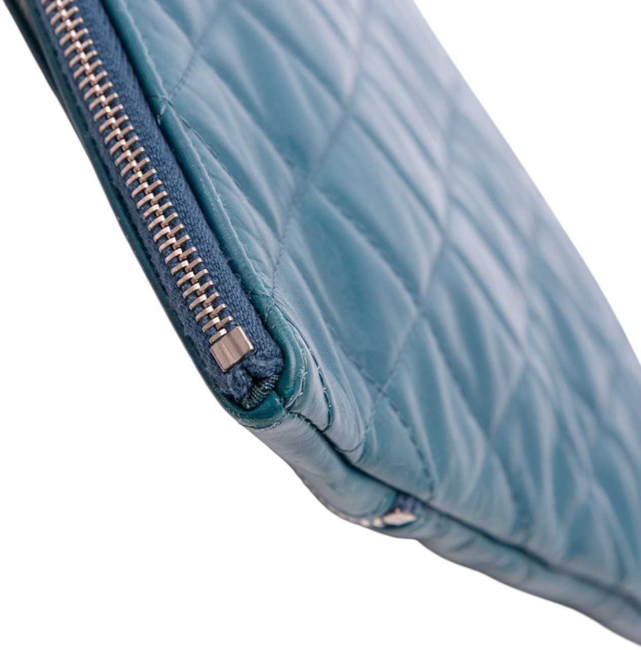 Chanel CC Quilted Lambskin Multi Zip Clutch Blauw