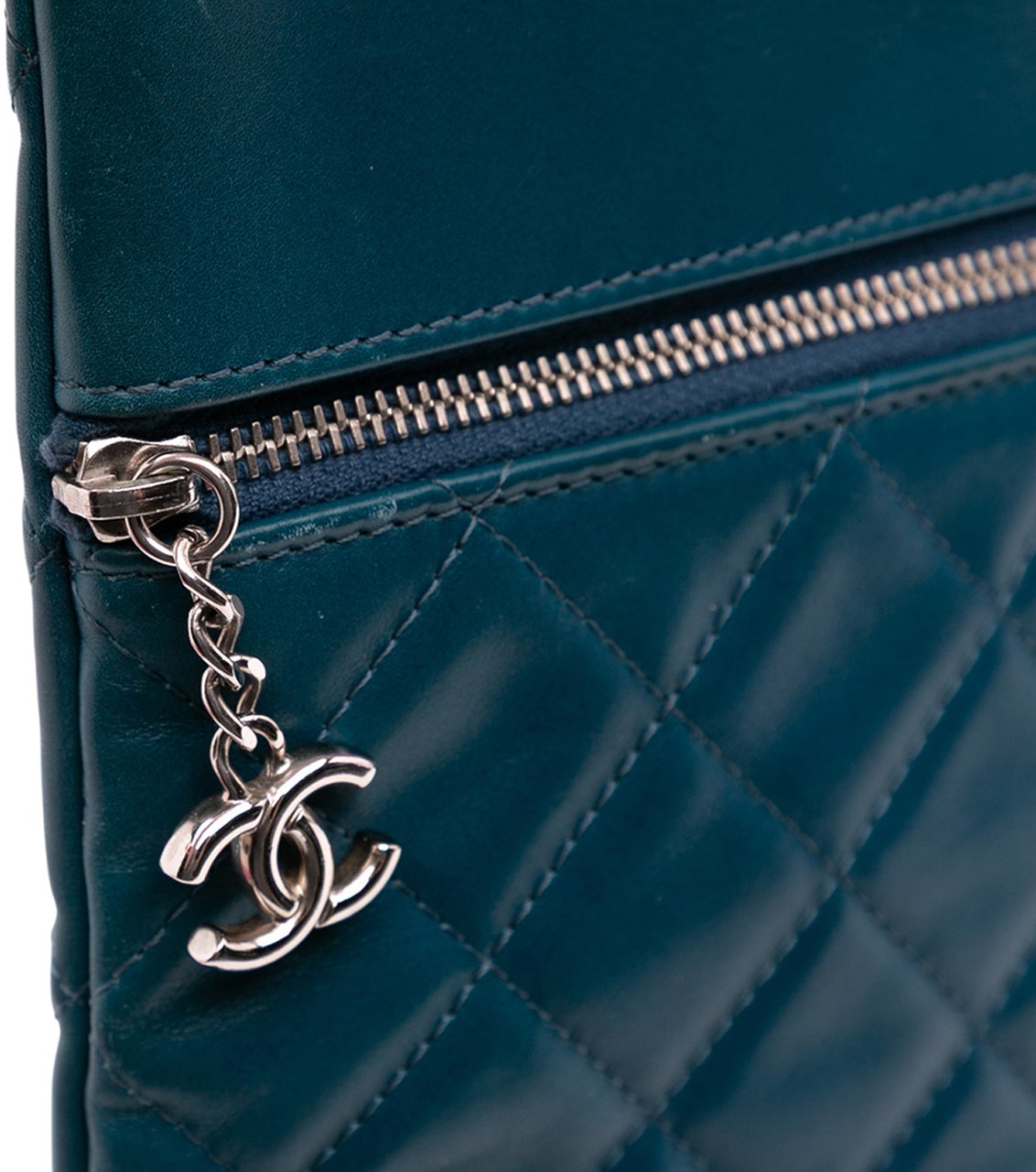 Chanel CC Quilted Lambskin Multi Zip Clutch Blauw