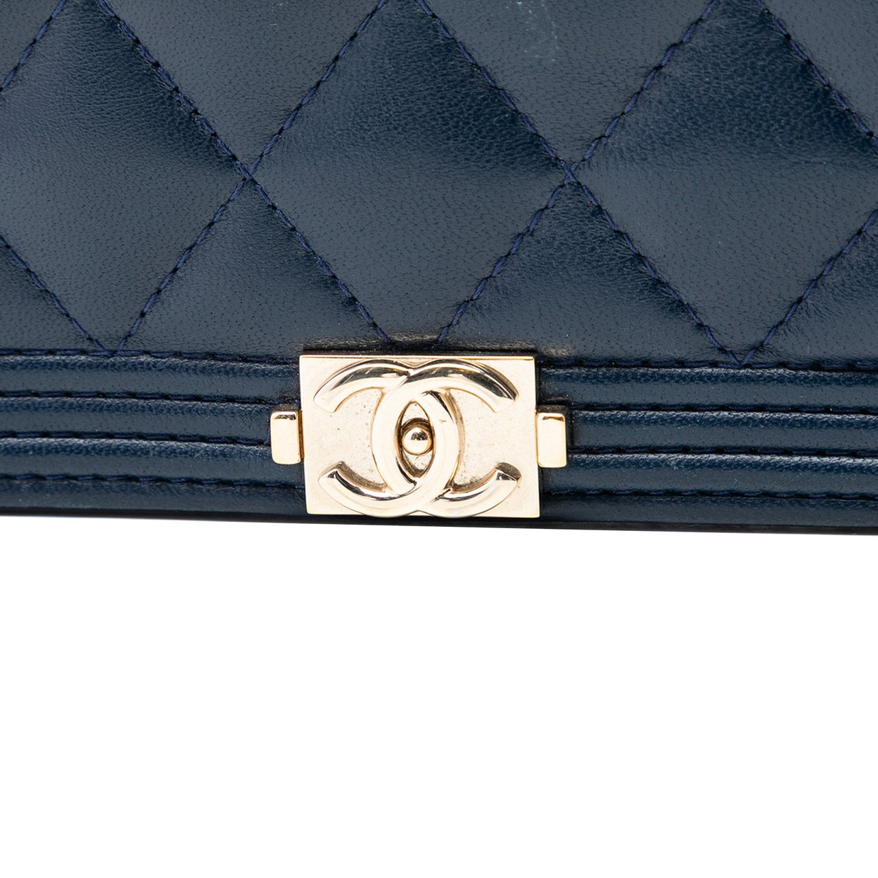 Chanel Quilted Lambskin Boy Wallet On Chain Blauw