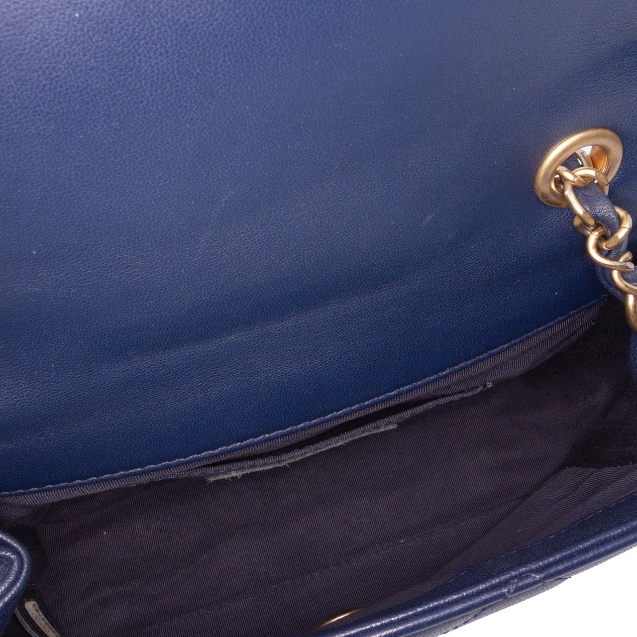 Chanel Mini Lambskin In The Loop Flap Blauw